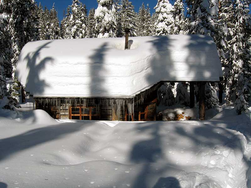 Side view of Maiden Peak Cabin