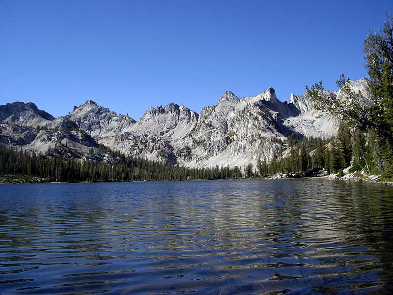 Crags to the south & west of Alice Lake