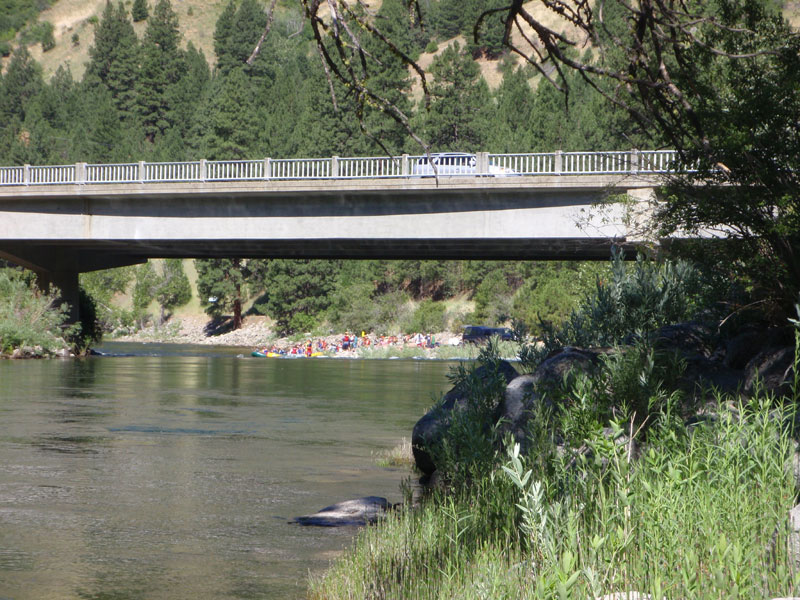 Rafters perpare to launch onto the Payette