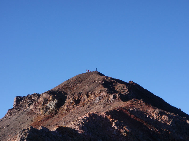 I wandered north to some of the sub-peaks&#8212;looking back at the summit