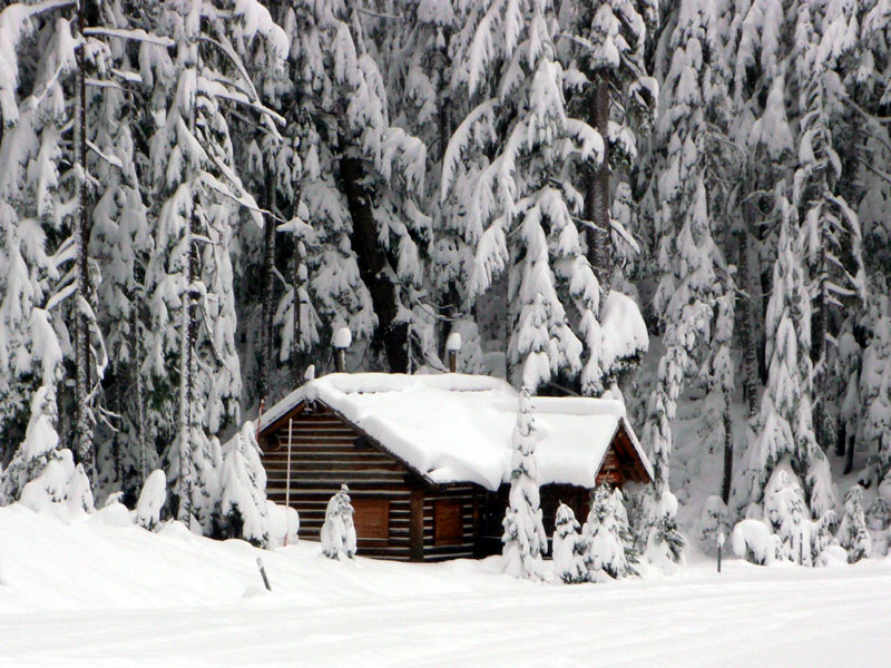 My fist ski of the season. Two feet of snow at the Gold Lake Sno-Park&#8212;I had to park at the pull-out on HWY 58.