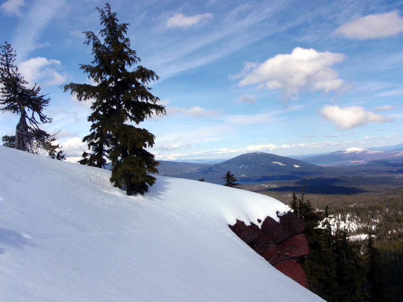 Odell Lake in front of Maklaks Mountain, Davis Lake behind