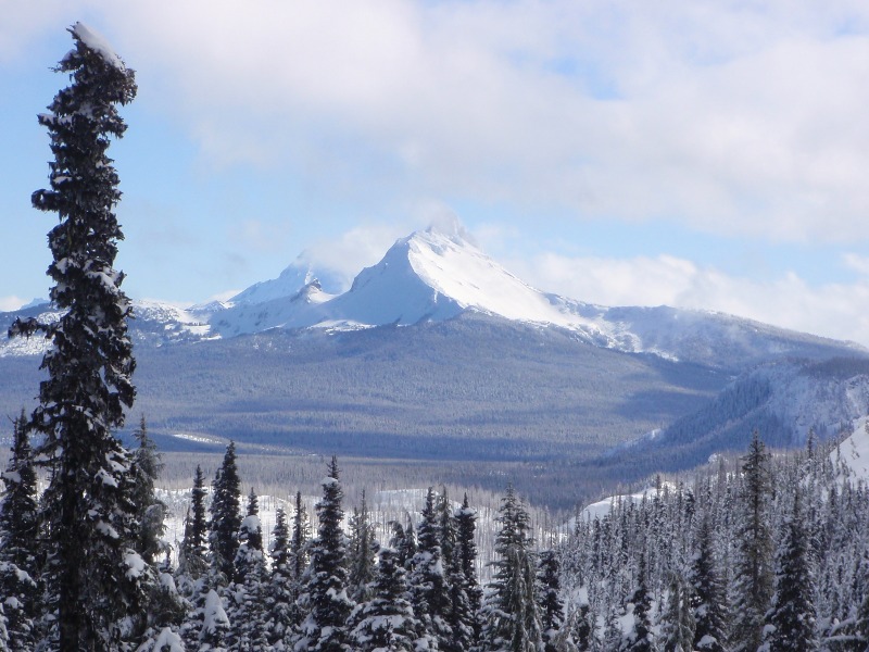 Mt. Washington and North Sister show up