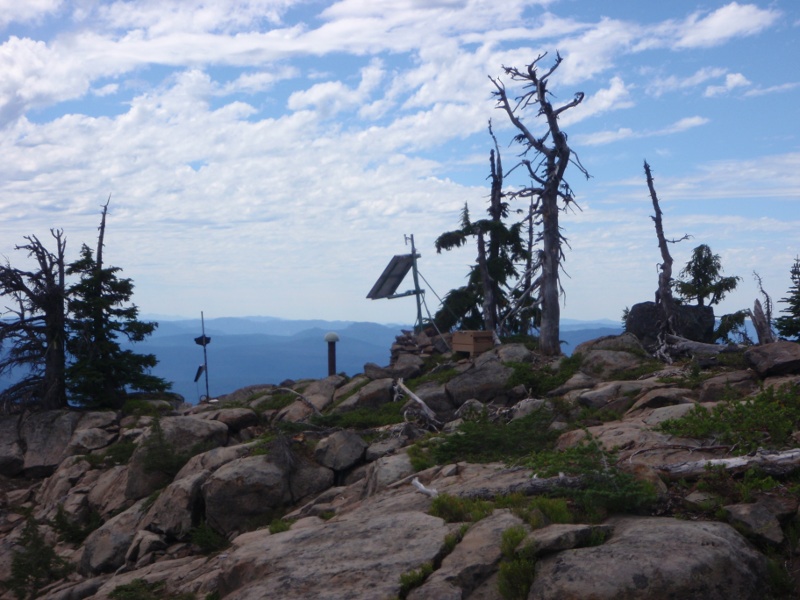 Volcano monitoring station