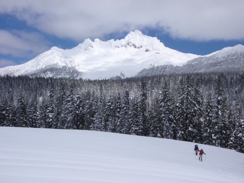 Skiing on towards Berley Lakes